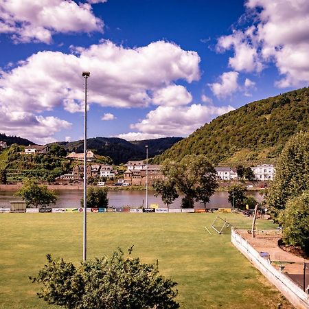 Traumaussicht Kamin Balkon Burgblick 65 Zoll Tv Netflix Sky Joyn Lindenplatz Apartment Bullay Bagian luar foto
